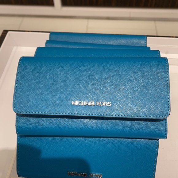Michael Kors Handbags - Michael Kors Jet Set Travel Large Trifold Wallet